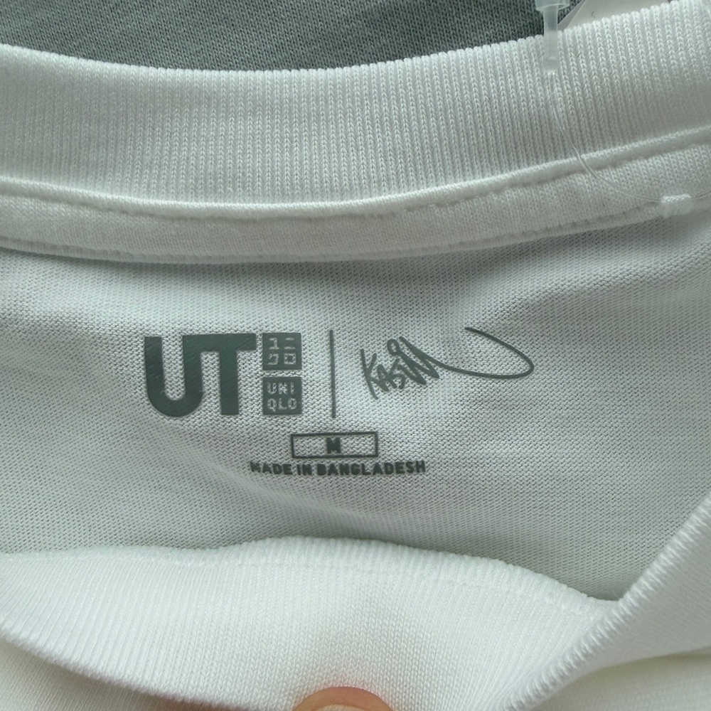 POP MART x Uniqlo Labubu - UT Graphic T-Shirt North America Exclusive M - Picture 2 of 6